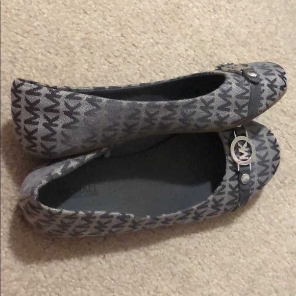 Girls Michael Kors Flats - Picture 3 of 3